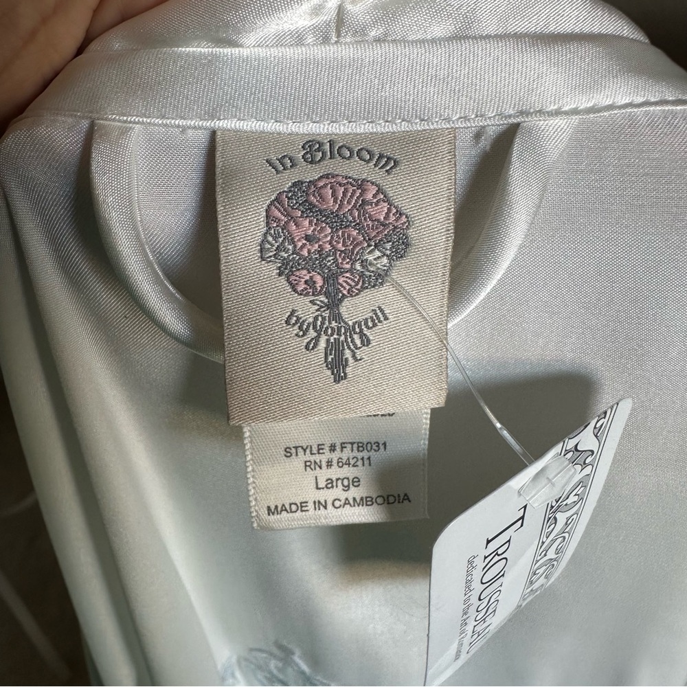 In Bloom by Jonquil Bridal Robe Rhinestone - Picture 6 of 6